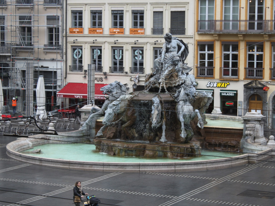 Lyon : un lifting complet pour la fontaine de la place des Terreaux