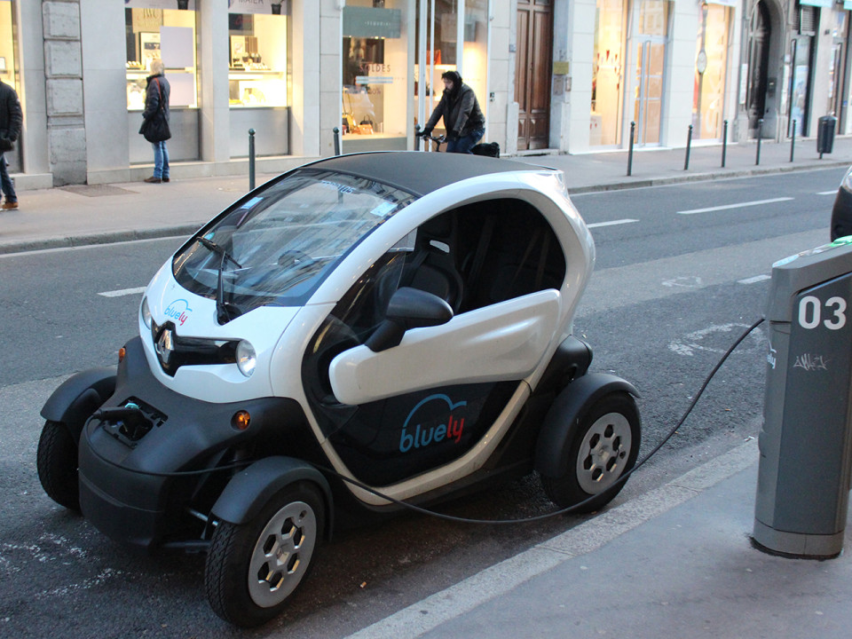 Lyon : Bluely renonce finalement à la hausse des tarifs de recharge