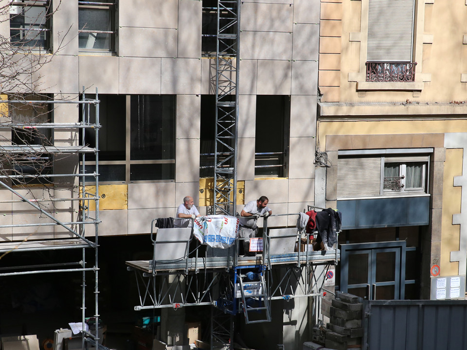 Rhône : 85% des chantiers stoppés, les entreprises du BTP demandent de l’aide