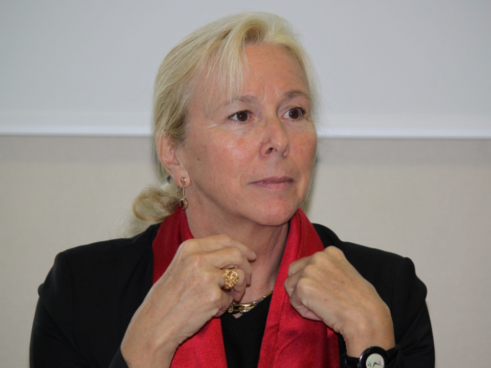 CNR : Elisabeth Ayrault prête à chanter sous la pluie