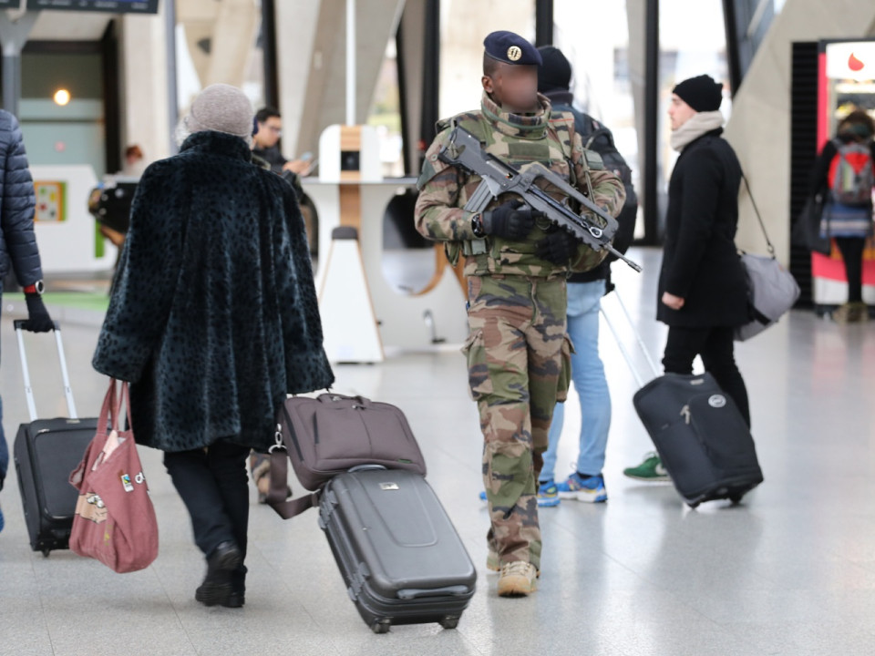 Lyon : il menace les militaires avec un tesson de bouteille