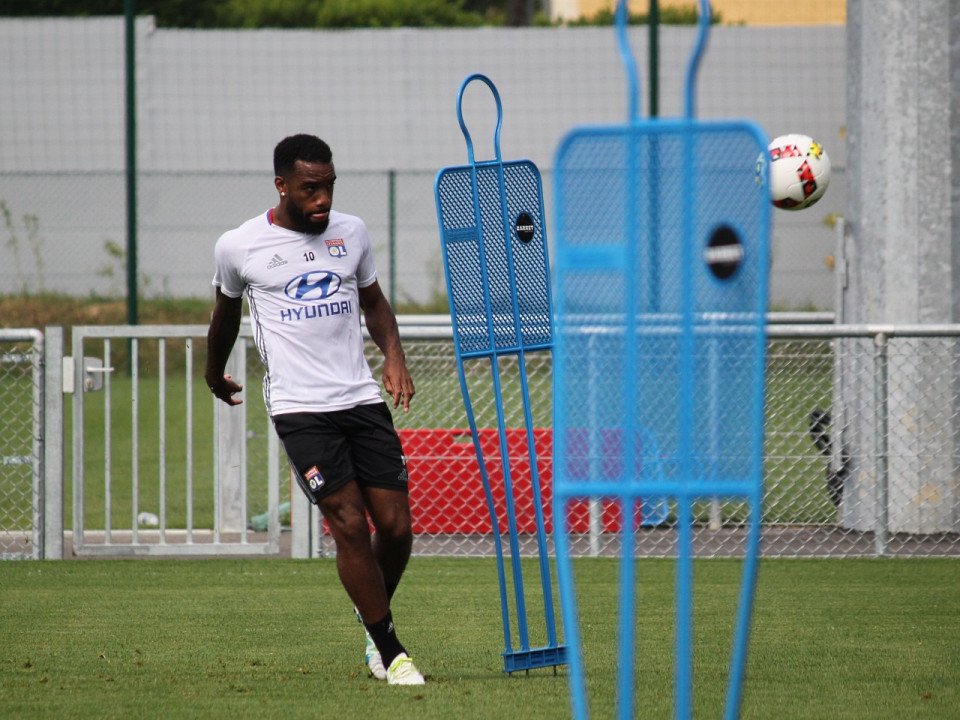 Lacazette veut partir mais ne boudera pas s'il reste à l'OL