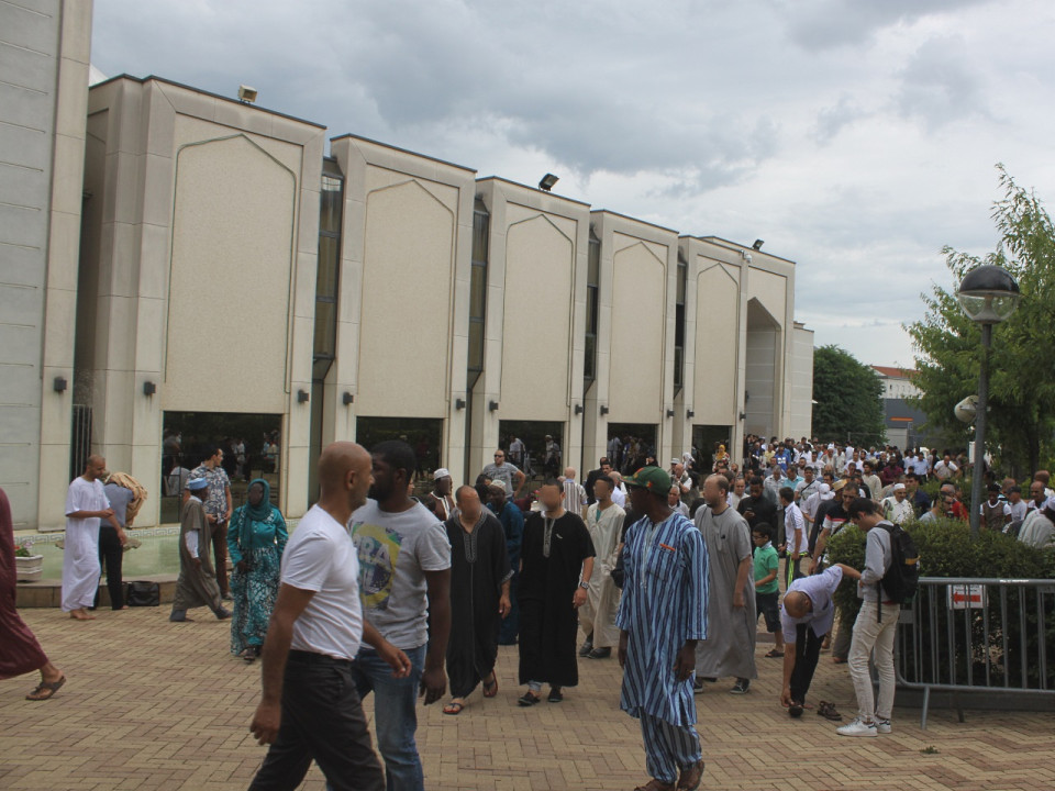 Il insulte et bouscule un militaire devant la Grande Mosquée de Lyon