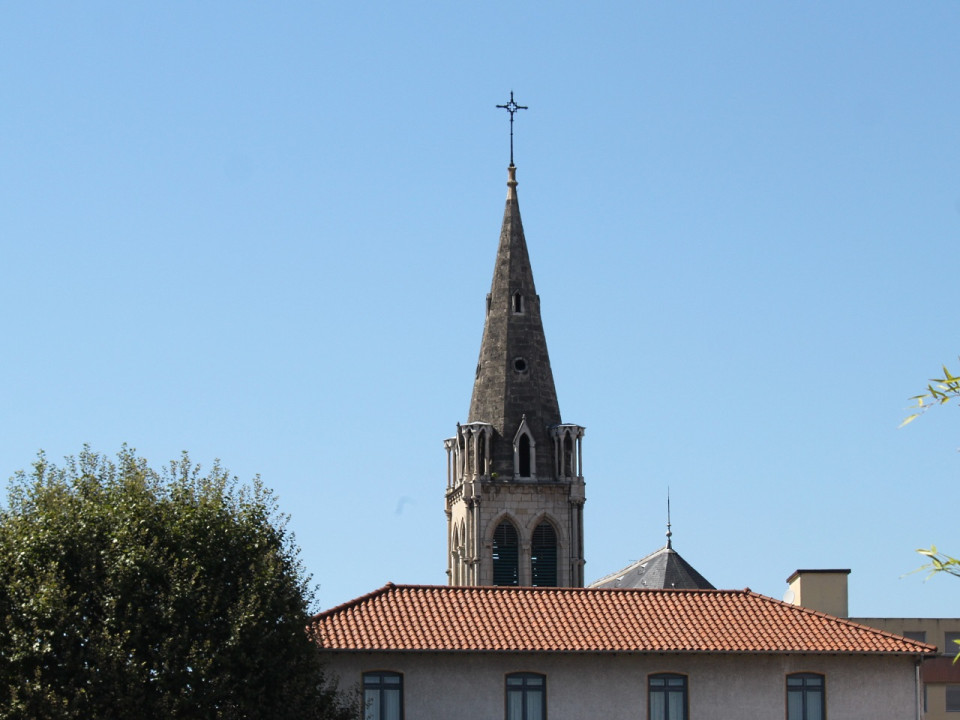 Vols d'objets dans des églises : des antiquaires jugés à Lyon