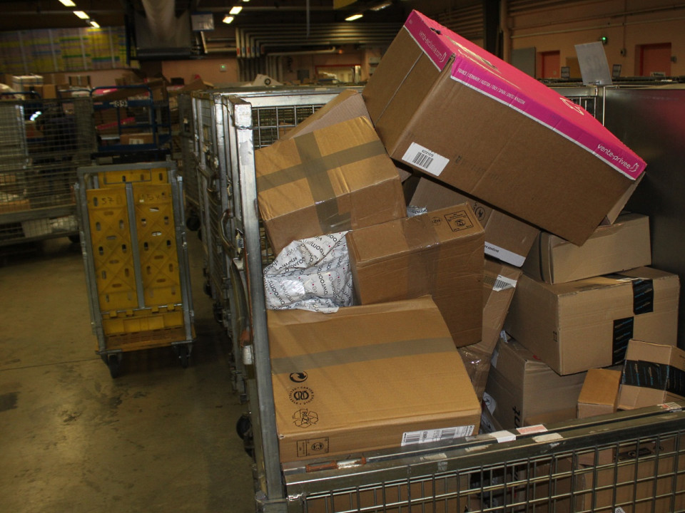 Rhône : le livreur Chronopost gardait les colis de Noël pour lui !