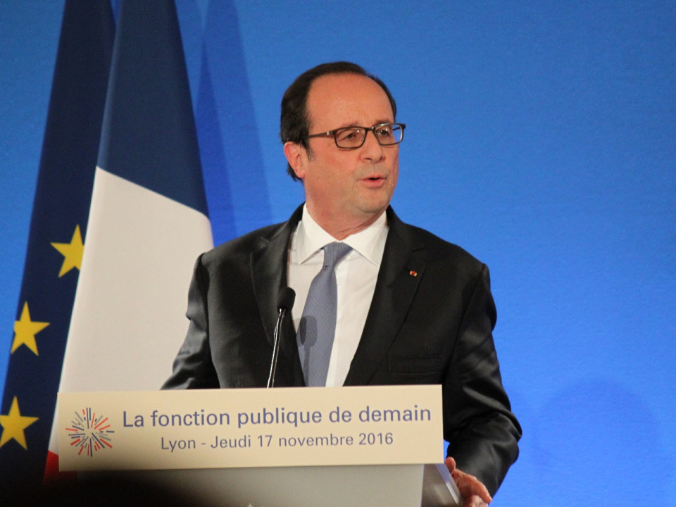 Retour à l'école, décollage pour l'espace : le programme de François Hollande à Vaulx-en-Velin