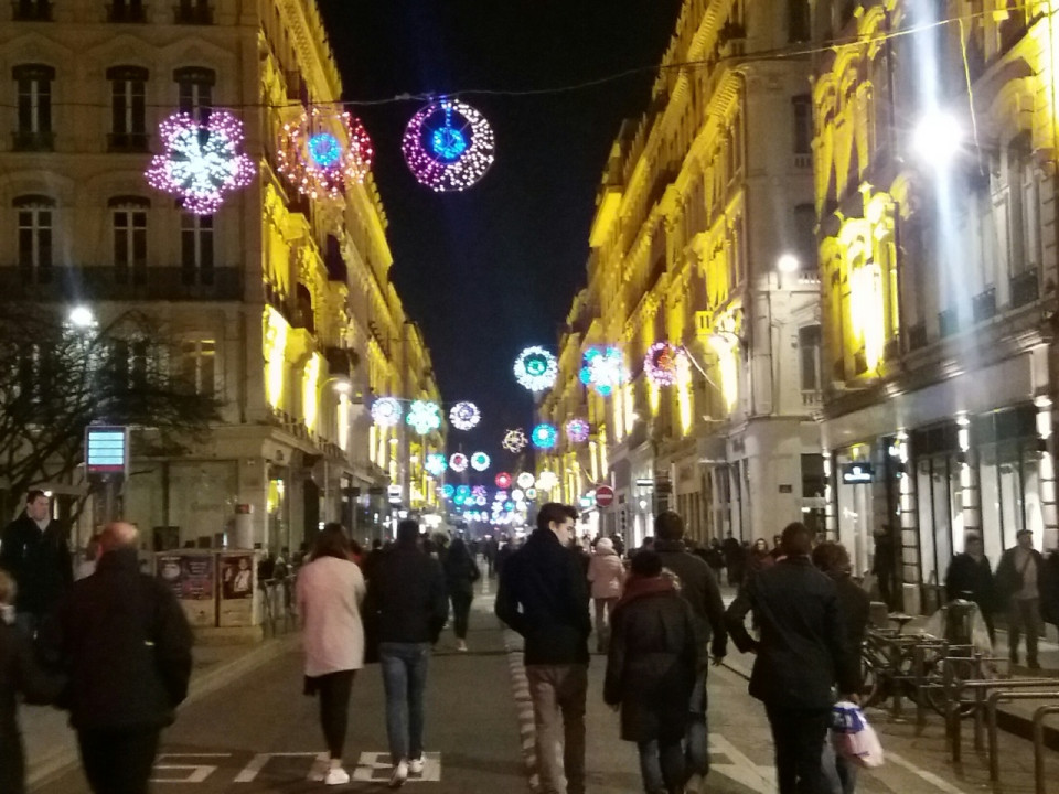 Témoins de Jéhovah et Fête des Lumières, quand la prédication côtoie la célébration