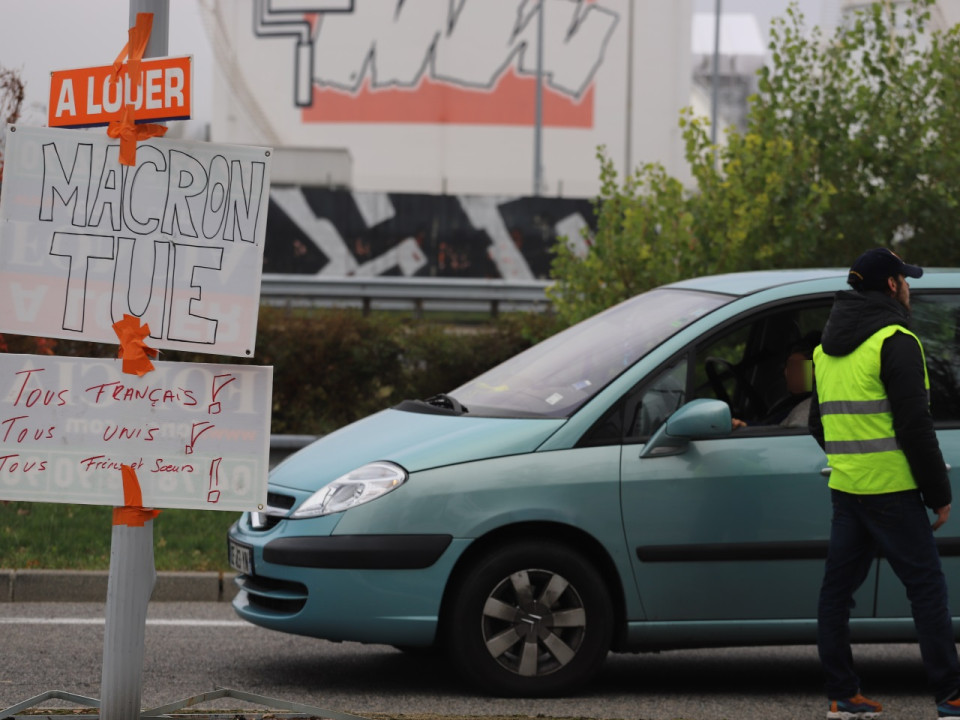 Gilets jaunes : une centaine de femmes mobilisées devant le palais de justice