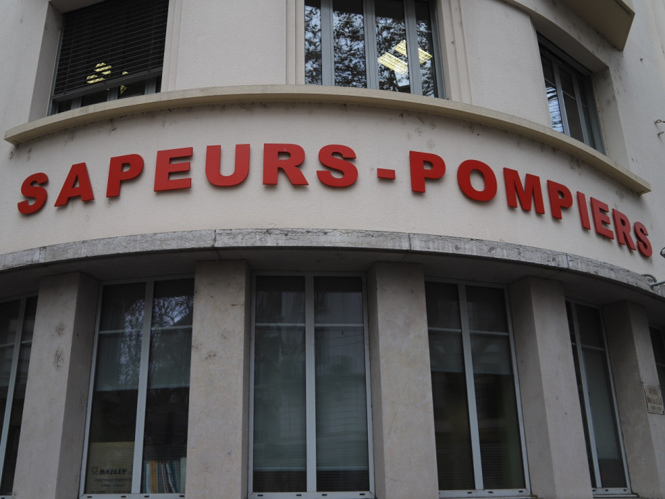 Les pompiers de Lyon remercient le personnel de santé 