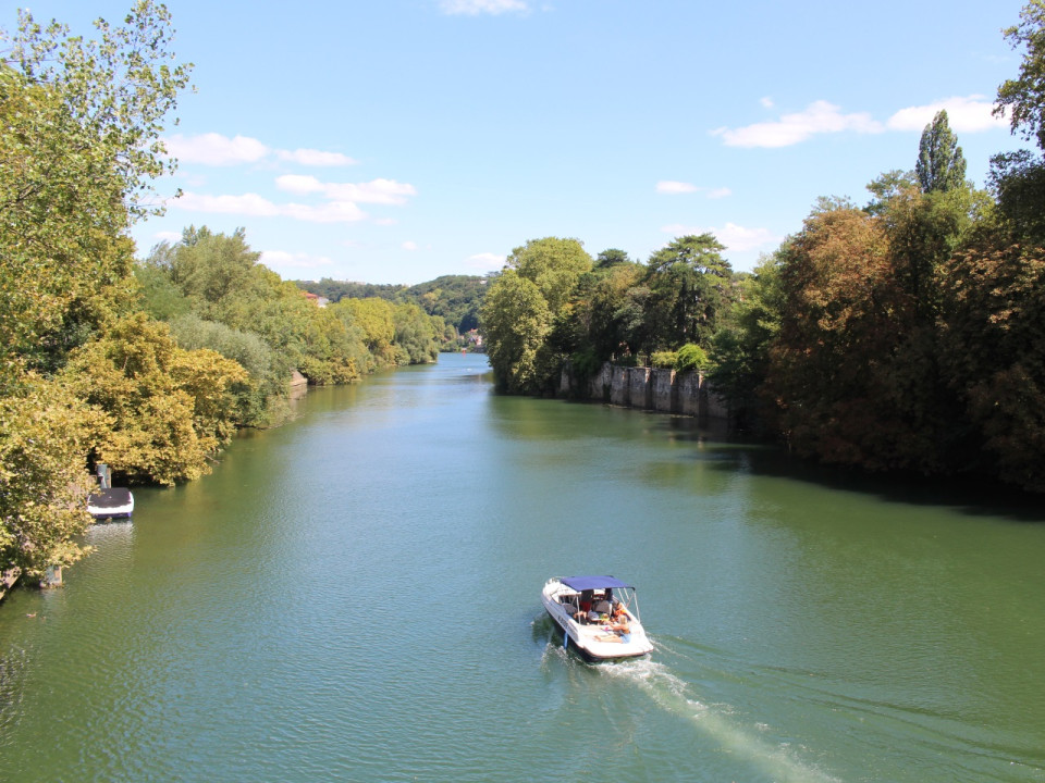 Une collision et un délit de fuite entre bateaux sur la Saône
