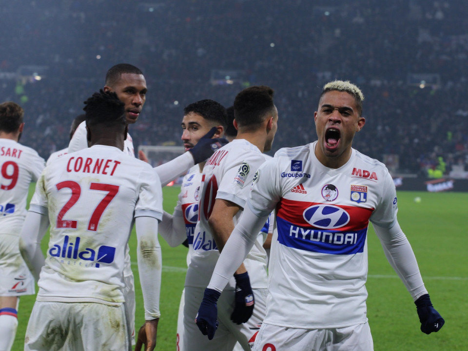 Adéquat se tisse une place sur le maillot de l'OL