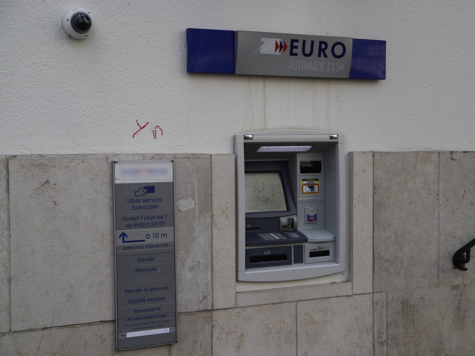 Tignieu-Jameyzieu : ils tombent sur les gendarmes lors de l’arrachage d’un distributeur de billets