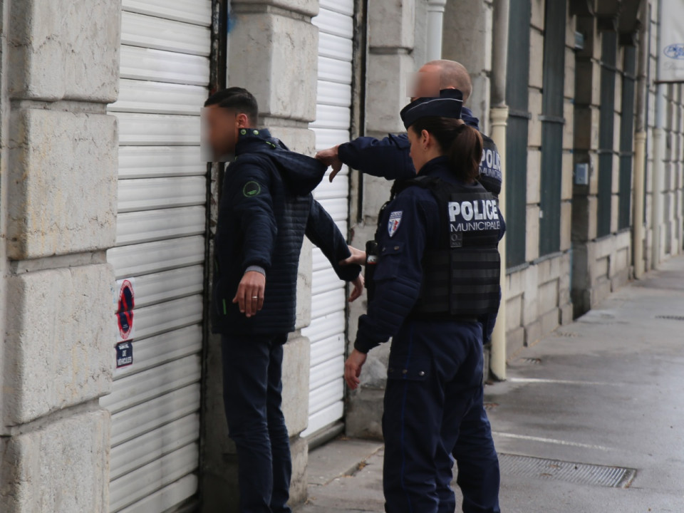 Garde à vue pour huit mineurs isolés dans des affaires de vol