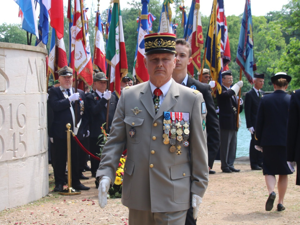 Le gouverneur militaire de Lyon Pierre Chavancy quitte les bancs de l'armée