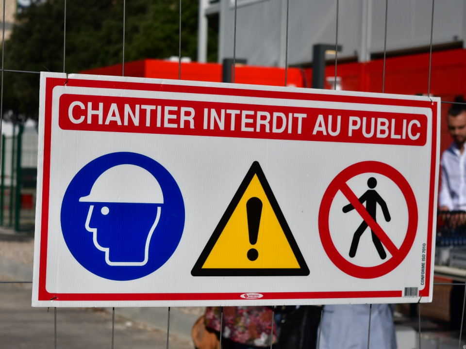 La Région Auvergne-Rhône-Alpes suspend ses chantiers 