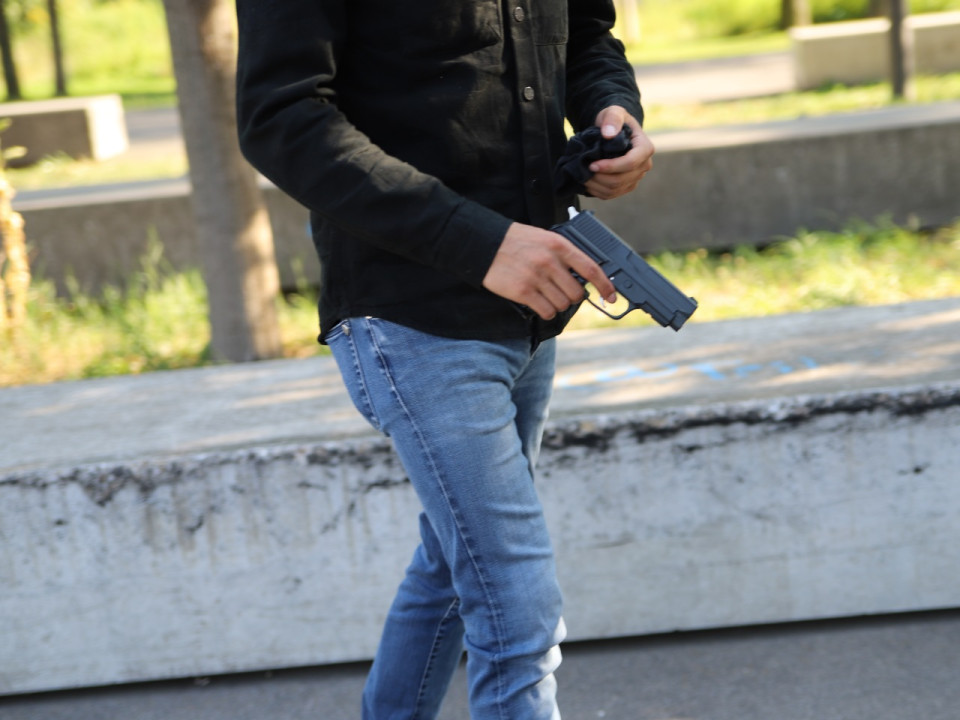 Givors : il tire sur son voisin avec un pistolet