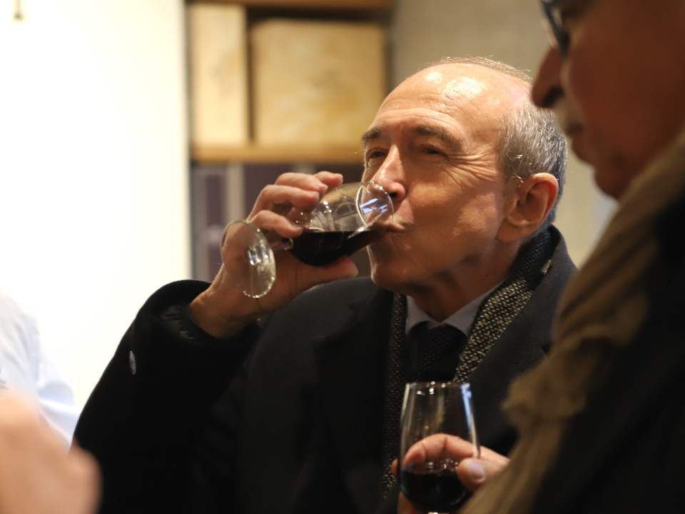 Des sacs volés sous le nez de Gérard Collomb lors d'un dîner à Lyon