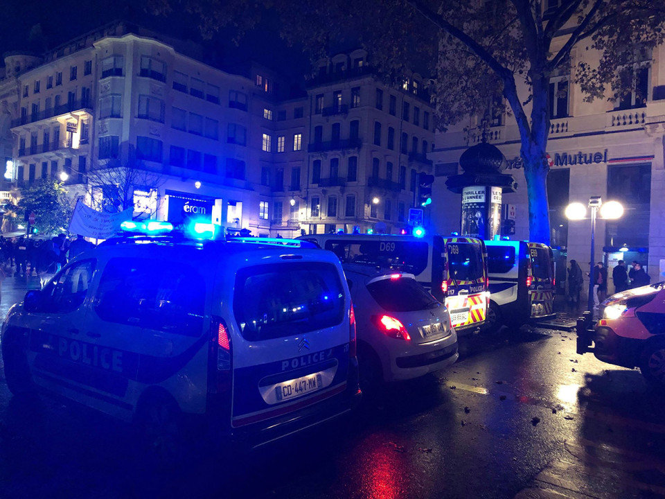 Gilets jaunes : la situation dégénère en centre-ville de Lyon avec l'arrivée de casseurs