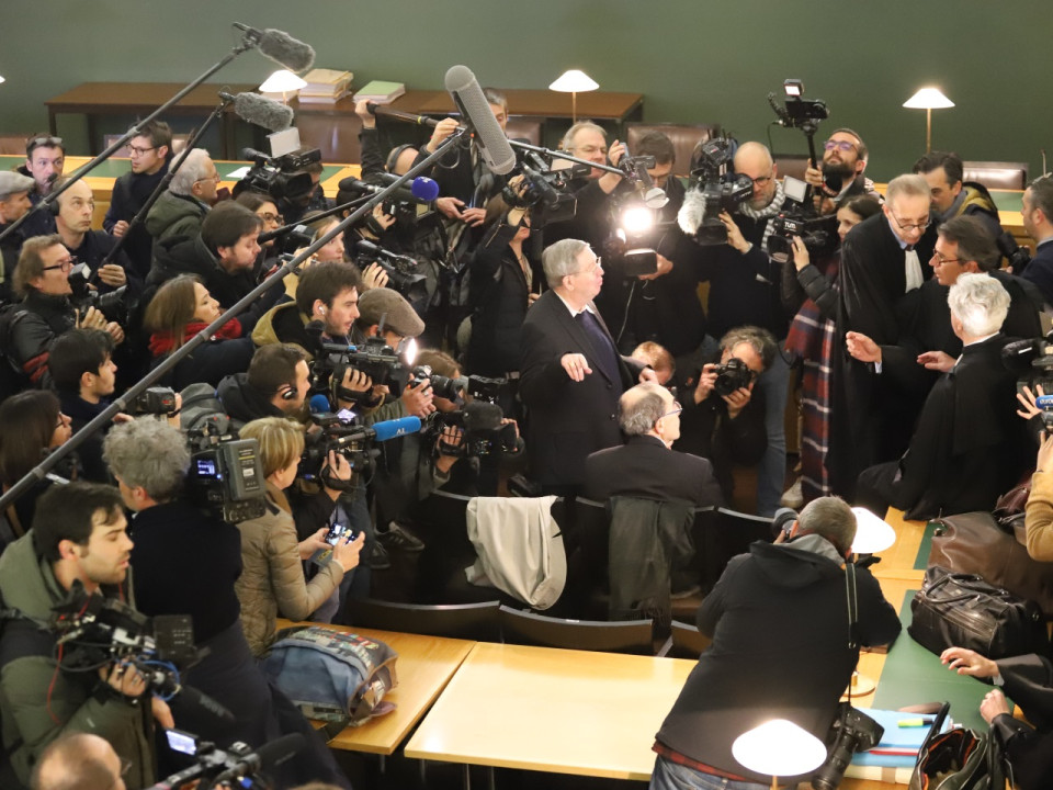 Procès Barbarin : Régine Maire fait valoir son droit au silence, les victimes outrées