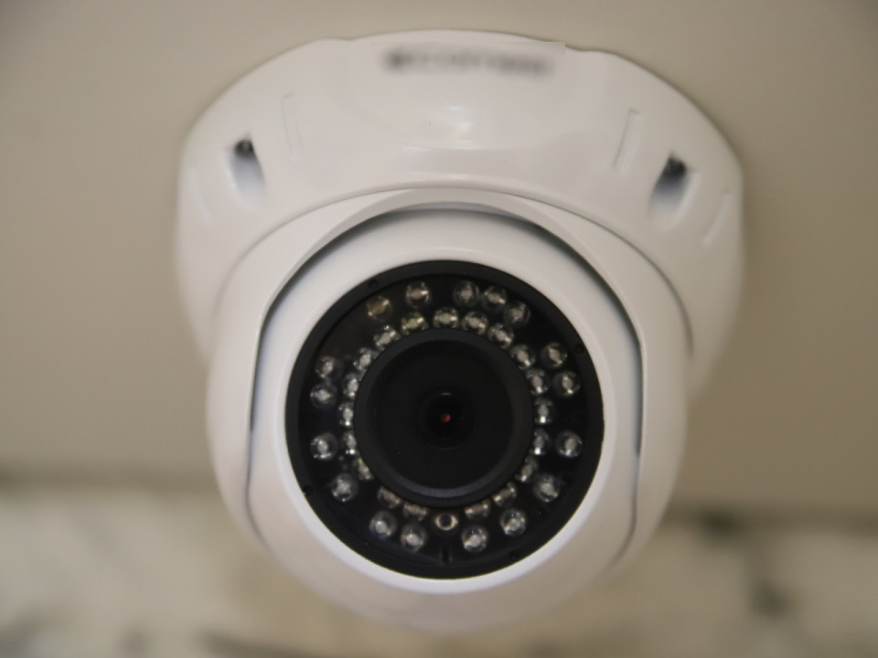 Villeurbanne : le SDF attaque la caméra à la disqueuse