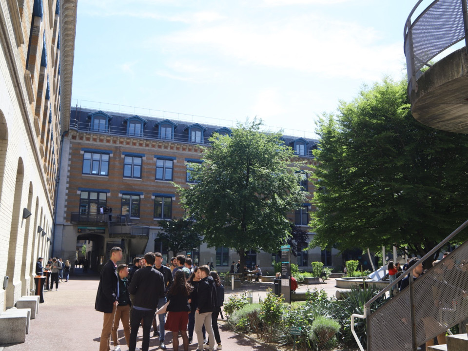Fusion au forceps à l’Université de Lyon ?