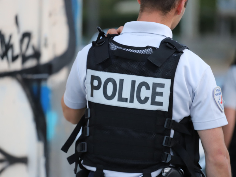 Près de Lyon : il simule un malaise pour s’évader du commissariat