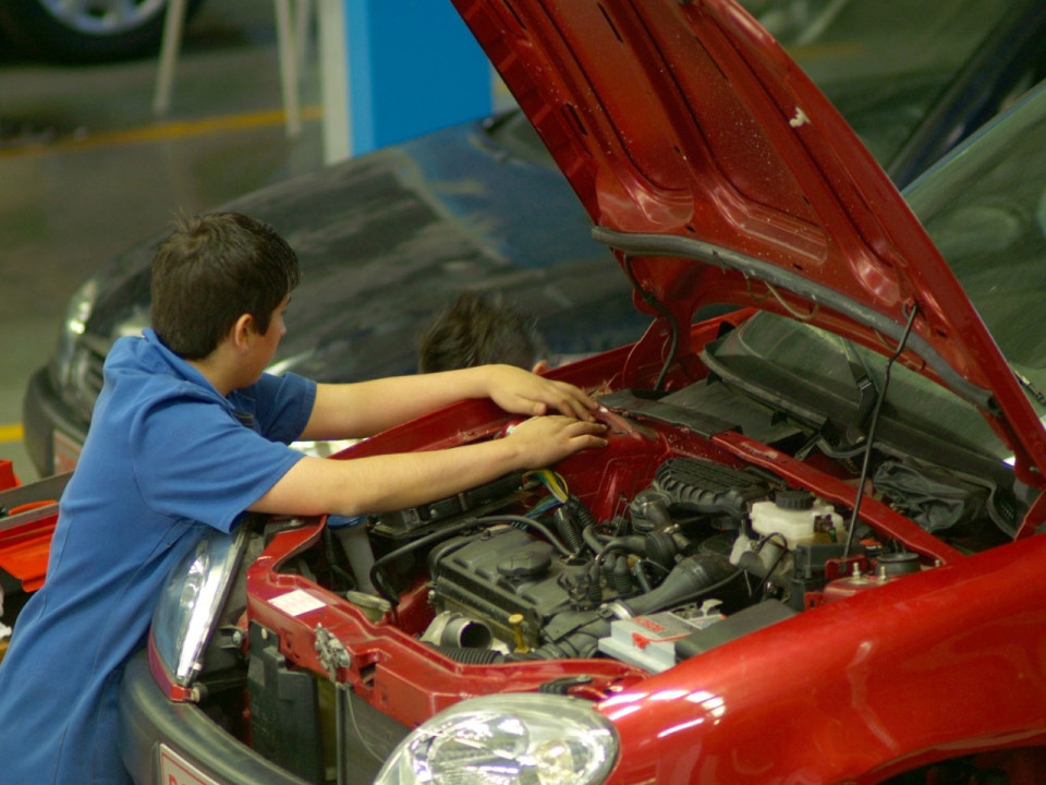 Villeurbanne : des armes, de la drogue et du travail dissimulé dans un garage automobile