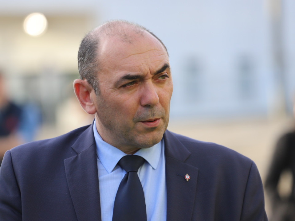 Costumes, chaussures : la garde-robe à 11 000 euros du maire de Saint-Priest payée par… les habitants