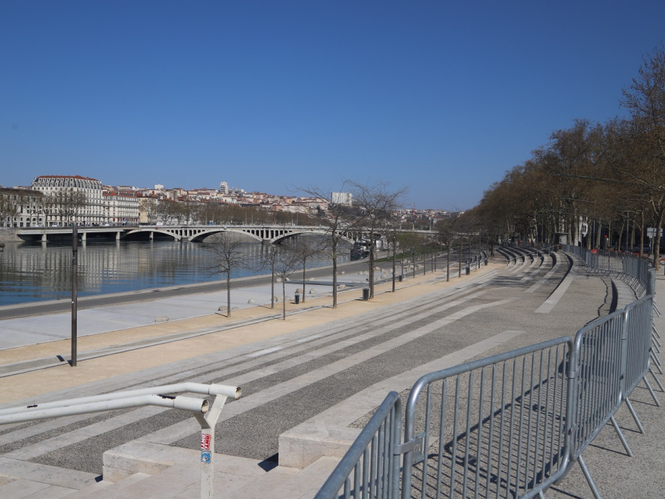Nouveaux cas de Covid-19 dans le Rhône : l’ARS dénonce "un confinement un peu élastique"