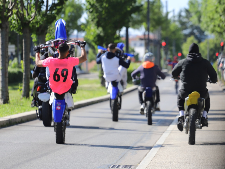 Les maires de Vaulx-en-Velin et de Vénissieux, et d’autres élus, alertent Emmanuel Macron sur la crise dans les "quartiers prioritaires"