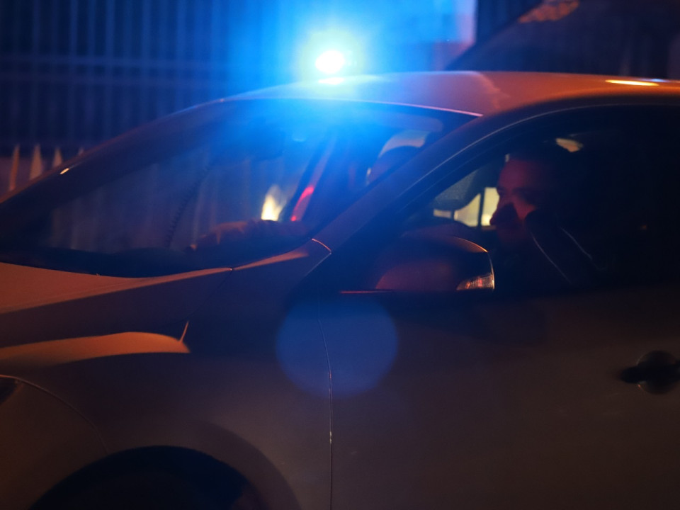 Pr&egrave;s de Lyon : sa m&egrave;re ne veut pas le laisser entrer pour f&ecirc;ter No&euml;l, il frappe tout le monde