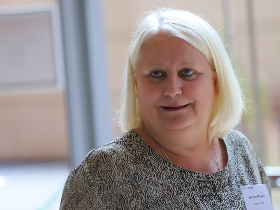 Accident mortel sur l'A7 : un registre de condoléances à la mairie de Vénissieux