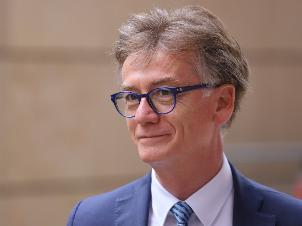 Confinement : le maire de Tassin-la-Demi-Lune demande de revoir la définition des commerces "non-essentiels"