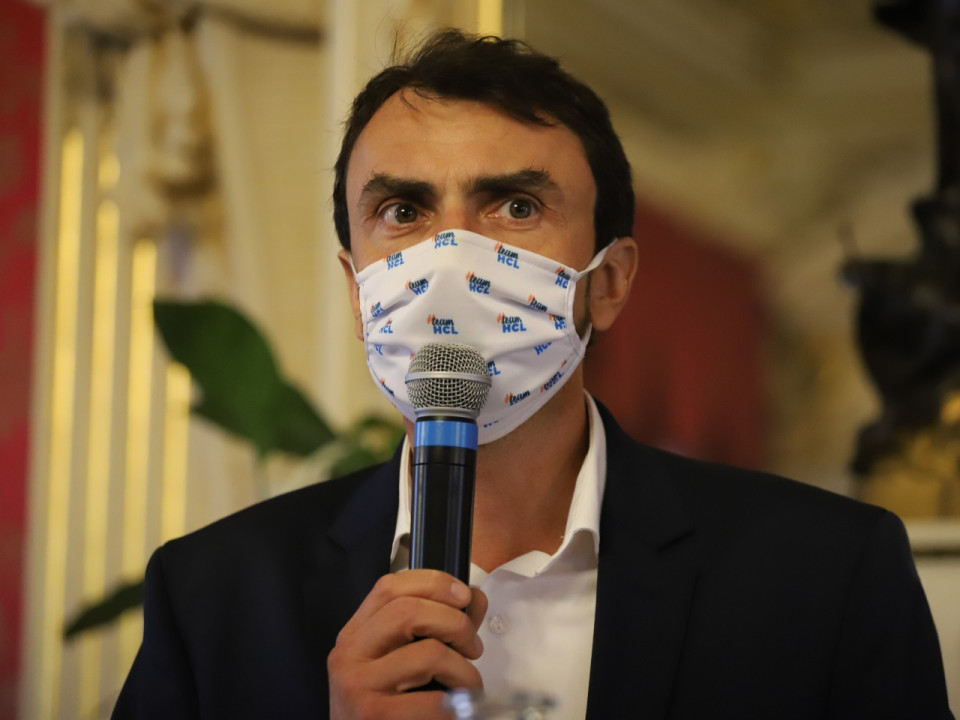 Lyon : sans l'avoir reconnu, le coiffeur de Grégory Doucet lui évoque les problèmes de tranquillité publique