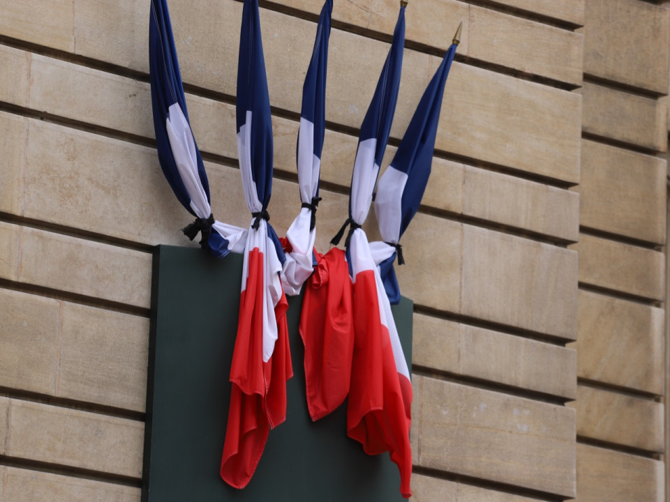 Pour draguer une femme, il annonce qu'il va brûler la mairie de Rillieux pour se venger des caricatures de Charlie Hebdo