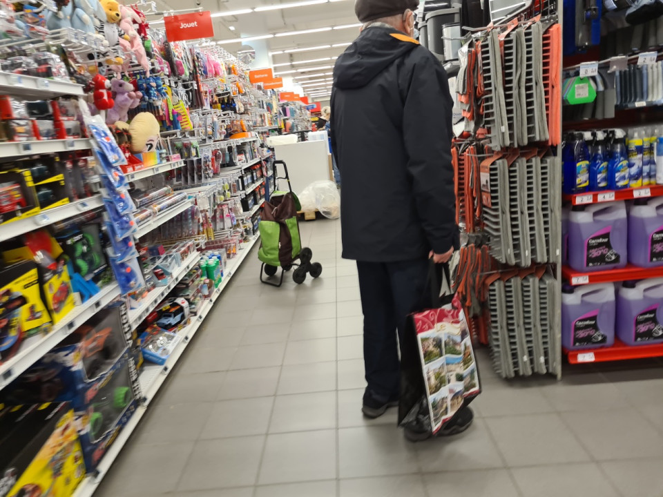 Près de Lyon : un SDF mineur essaye de voler plus de 1000 euros de courses