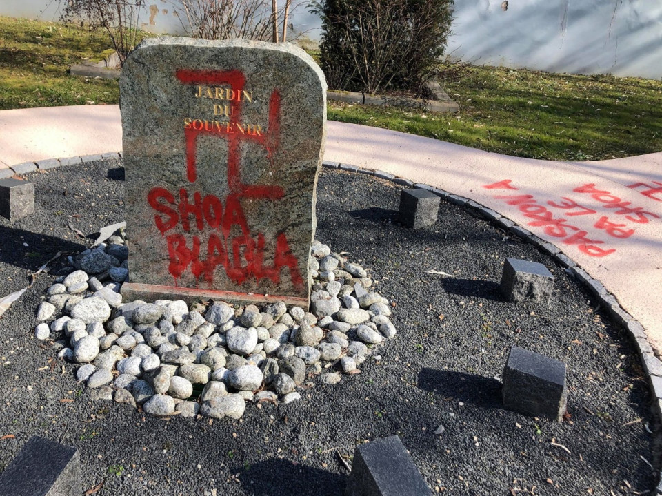 Tags antisémites : le maire de Champagne porte plainte