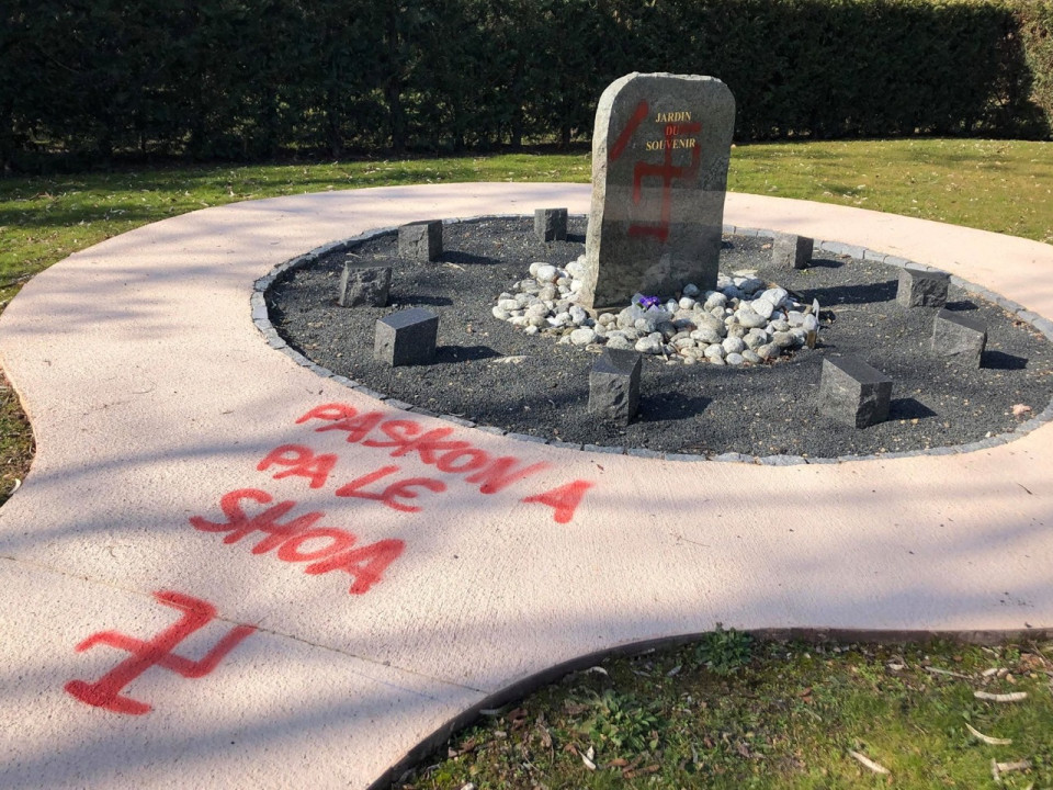 Des inscriptions antisémites découvertes dans un cimetière près de Lyon