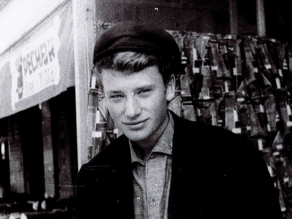 Une centaine de photos inédites de Johnny Hallyday vendues aux enchères à Lyon