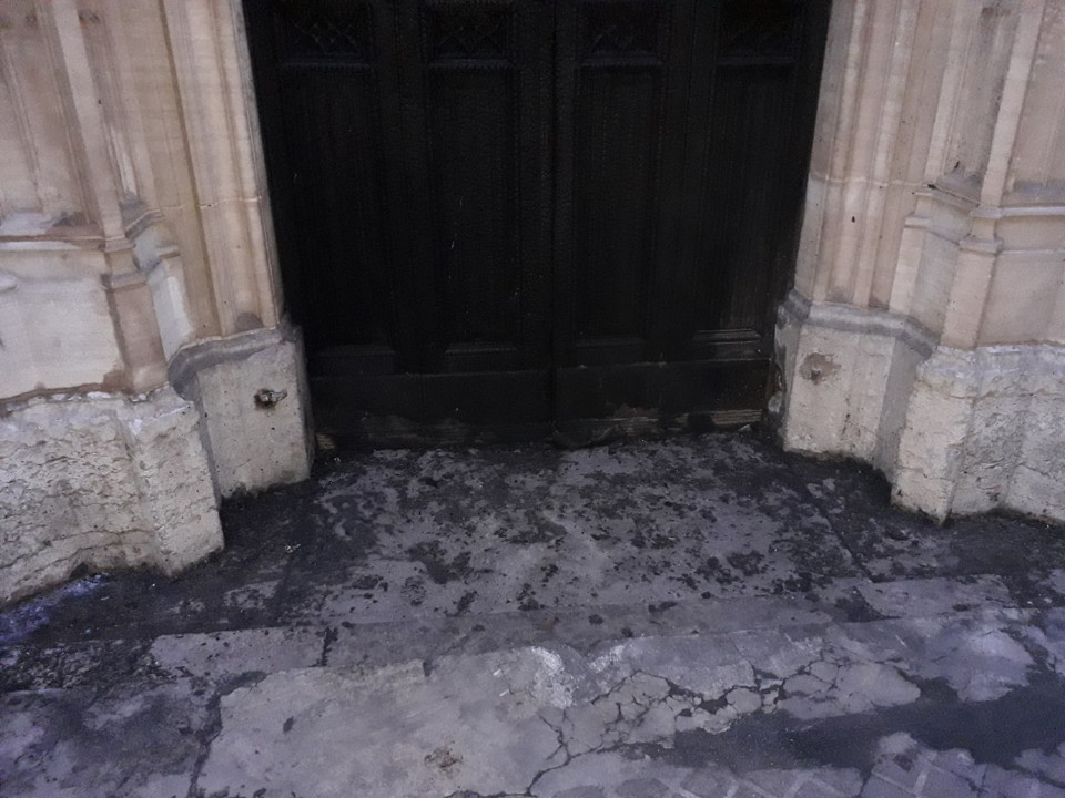 Lyon : l’église Saint-Georges n’était pas directement visée par l’incendie qui a détruit sa porte