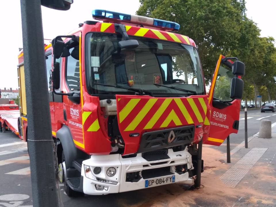 Lyon : cinq blessés après un accident entre un fourgon de pompiers et une voiture ce dimanche matin