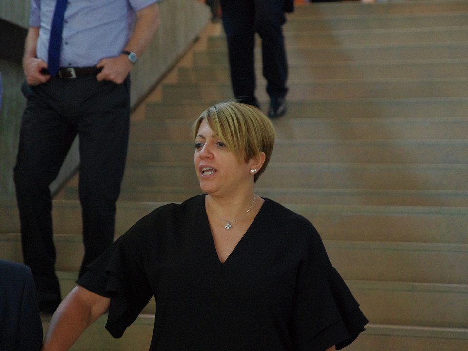 Rémunération : des questions sur la situation de Zorah Ait-Maten (PS)