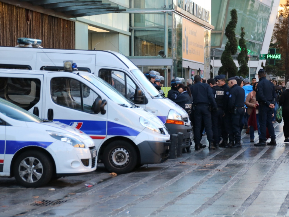 Il croit voir une femme armée, la Part-Dieu sous tension