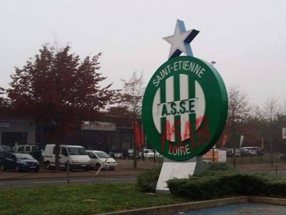 Les installations du stade Geoffroy-Guichard à St Etienne taguées par des Ultras lyonnais
