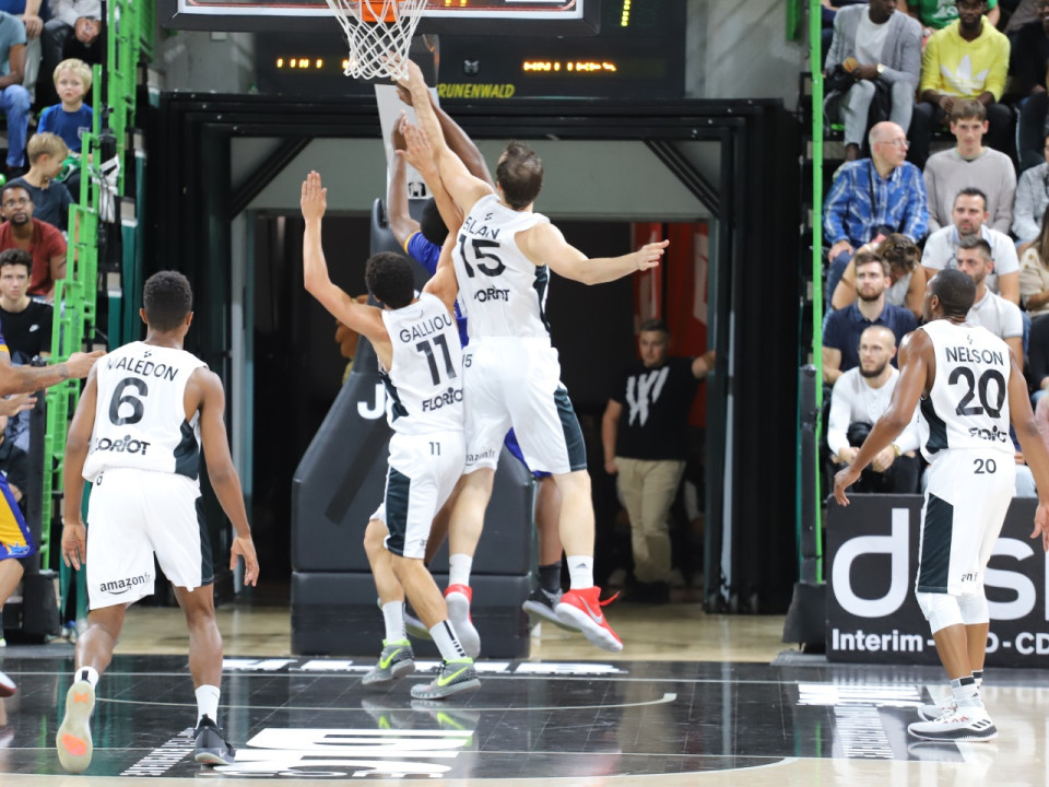 Carton plein pour LDLC ASVEL contre Antibes (90-61)