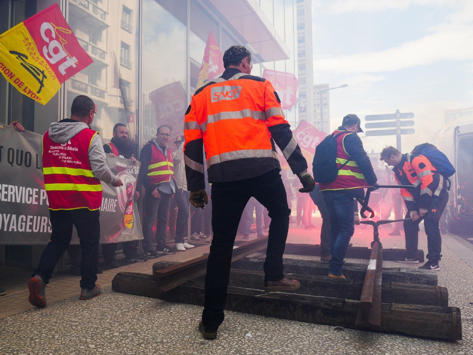 Cheminots et étudiants : plus de 1200 manifestants dans les rues de Lyon