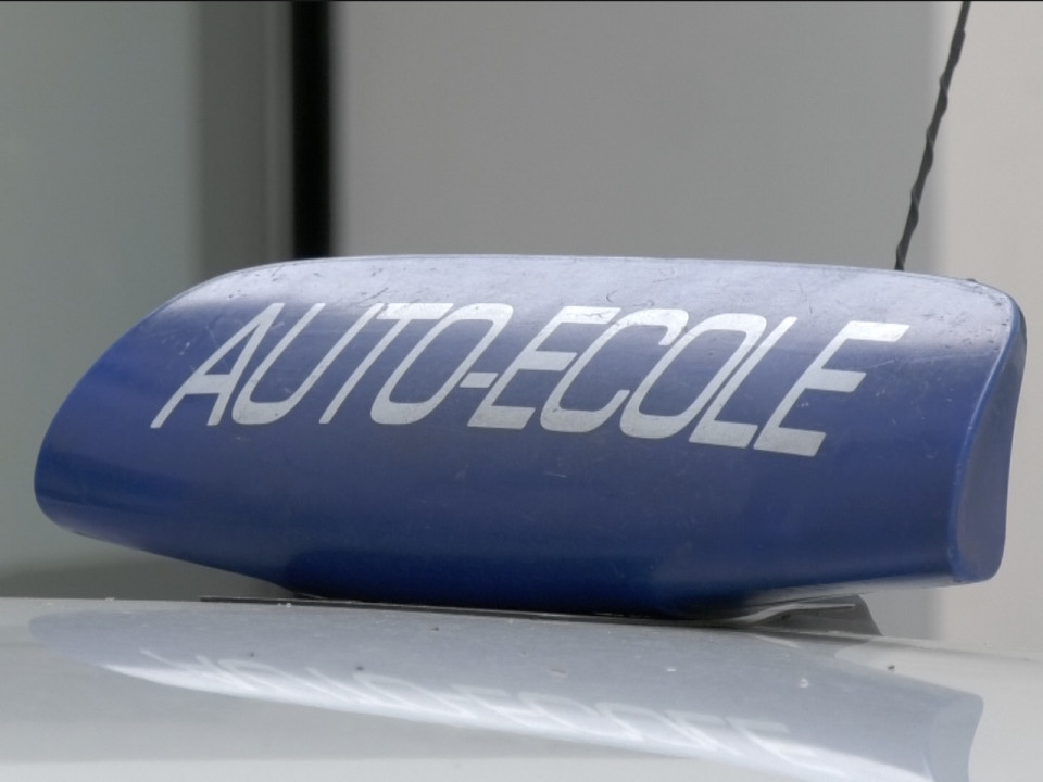 Permis à 17 ans : les auto-écoles s’adaptent à Lyon – VIDEO