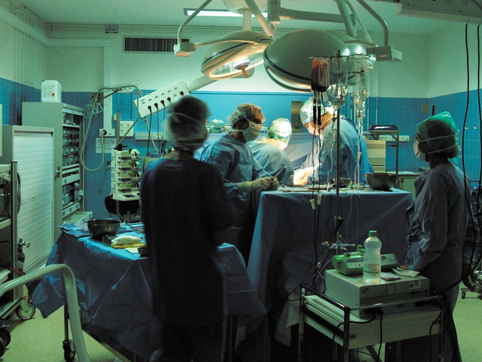 L'hôpital de la Croix-Rousse à Lyon poursuit sa mobilisation contre le transfert de son service de greffe du foie