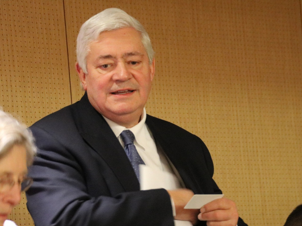 Emplois fictifs au FN : Bruno Gollnisch mis en examen pour abus de confiance