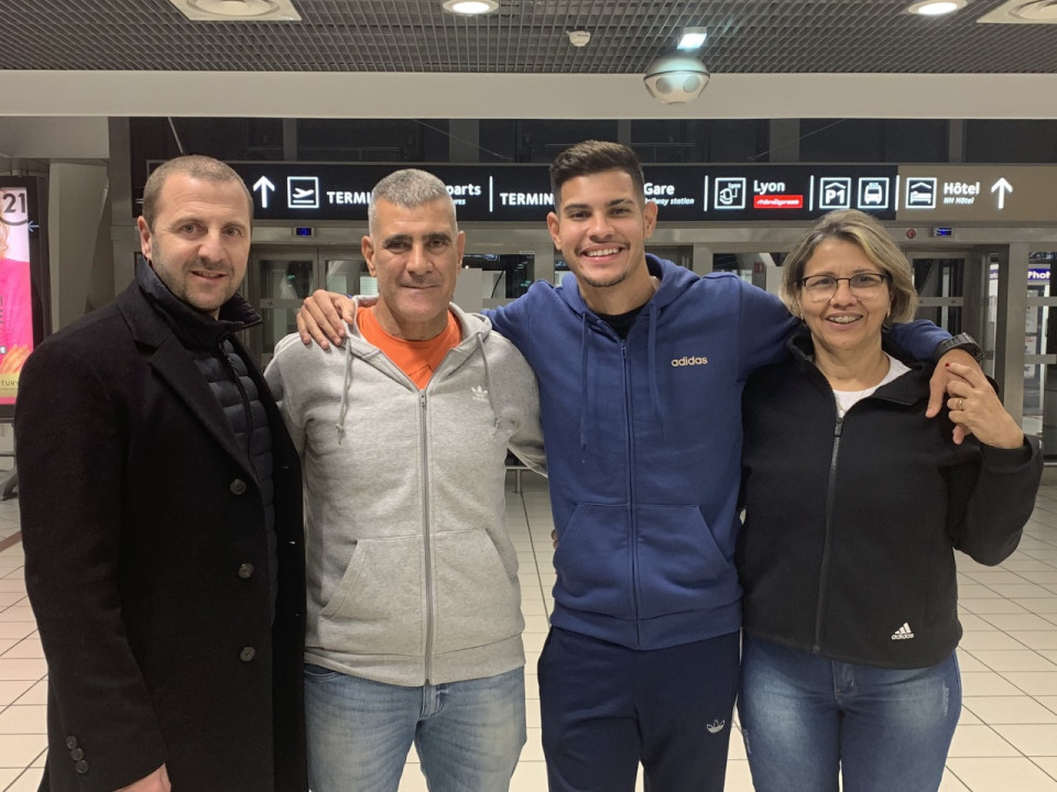 OL : Bruno Guimaraes est arrivé à Lyon !